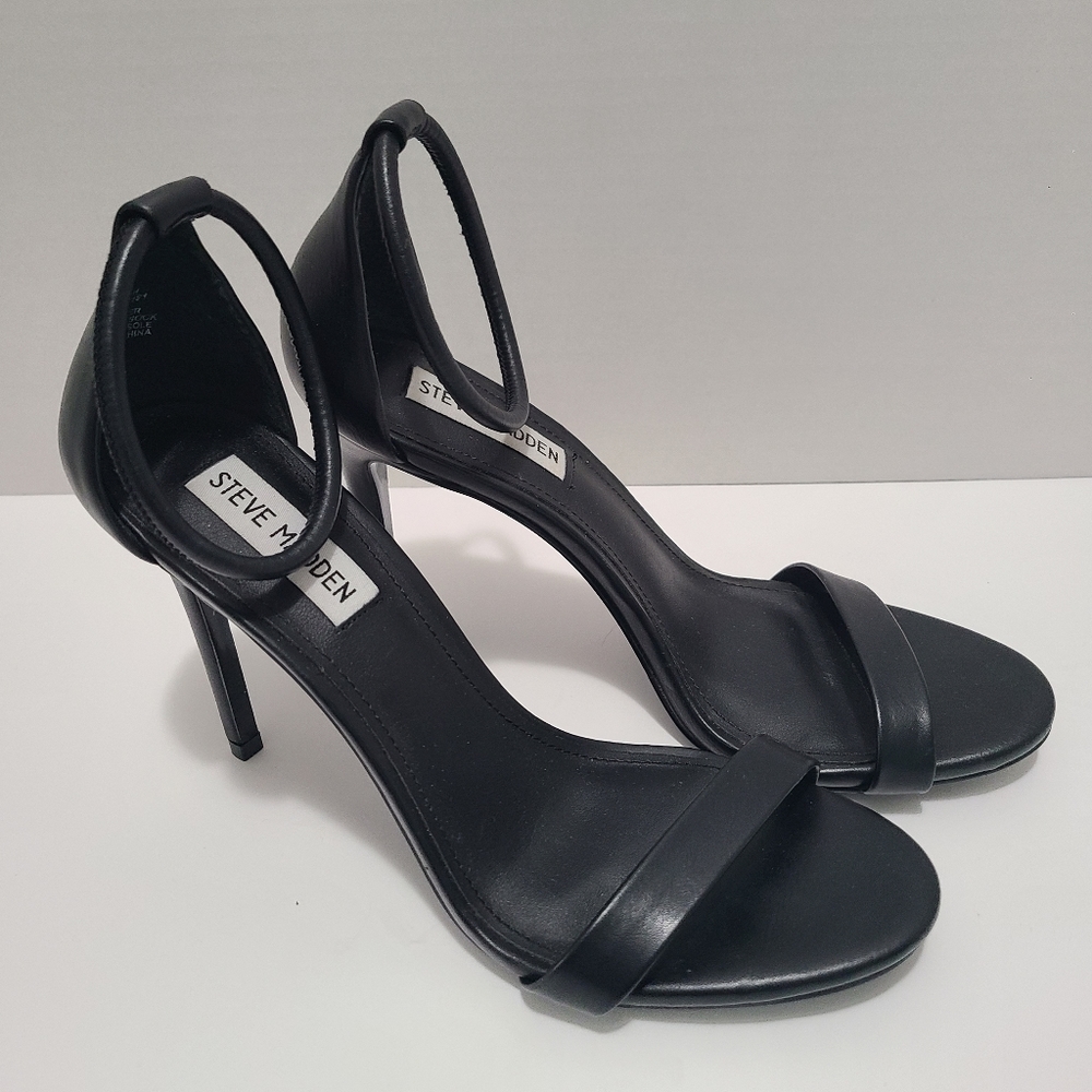 Steve Madden Soph Heels NWOB Size 8